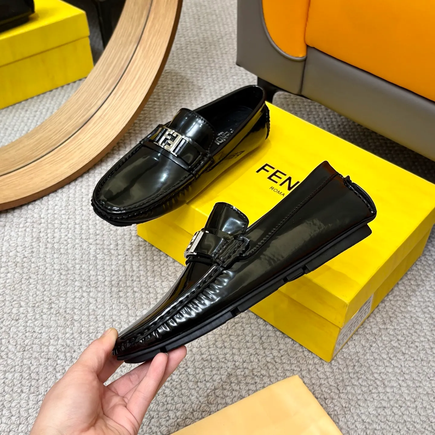 Men's shoes 💰420 [FENDI Fendi] 2⃣️0⃣️2⃣️5️⃣New Milan men's fashion lazy catwalk style ✅ fashionable casual beanie shoes, imported calfskin fabric, super smooth texture, sweat-absorbent and breathable, (sheepskin lining). Metal LOGO on the shoe body, Medusa avatar, irregular avatar, high-end craftsmanship logo✅ French Loft set foot design style 👟Low-key and elegant, great on-foot effect... Men's shoe size: 38-46 (4-12)